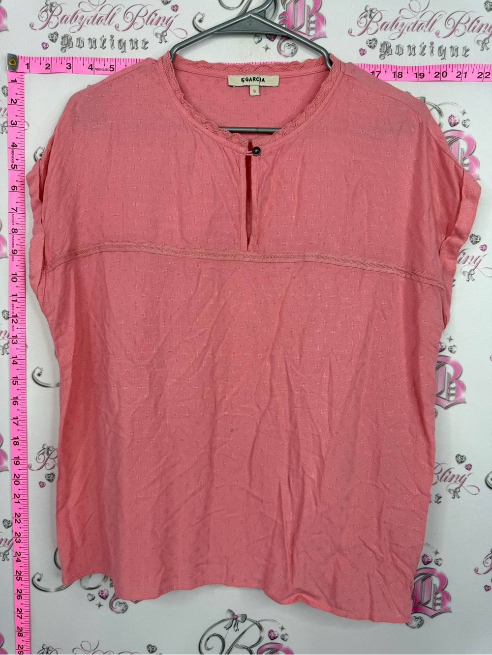 Garcia Coral Pink Short Sleeve Blouse with Keyhole Neck